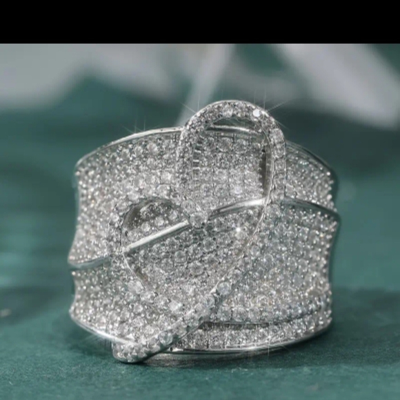 unknown Jewelry - Dazzling Silver Heart Ring